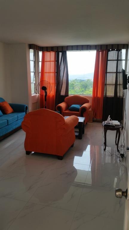 Malia'S New Kgn Apartment Kingston Exterior foto